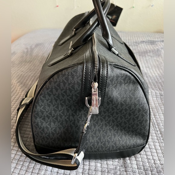Michael Kors Extra Large Top Zip Duffle bag - Picture 3 of 3